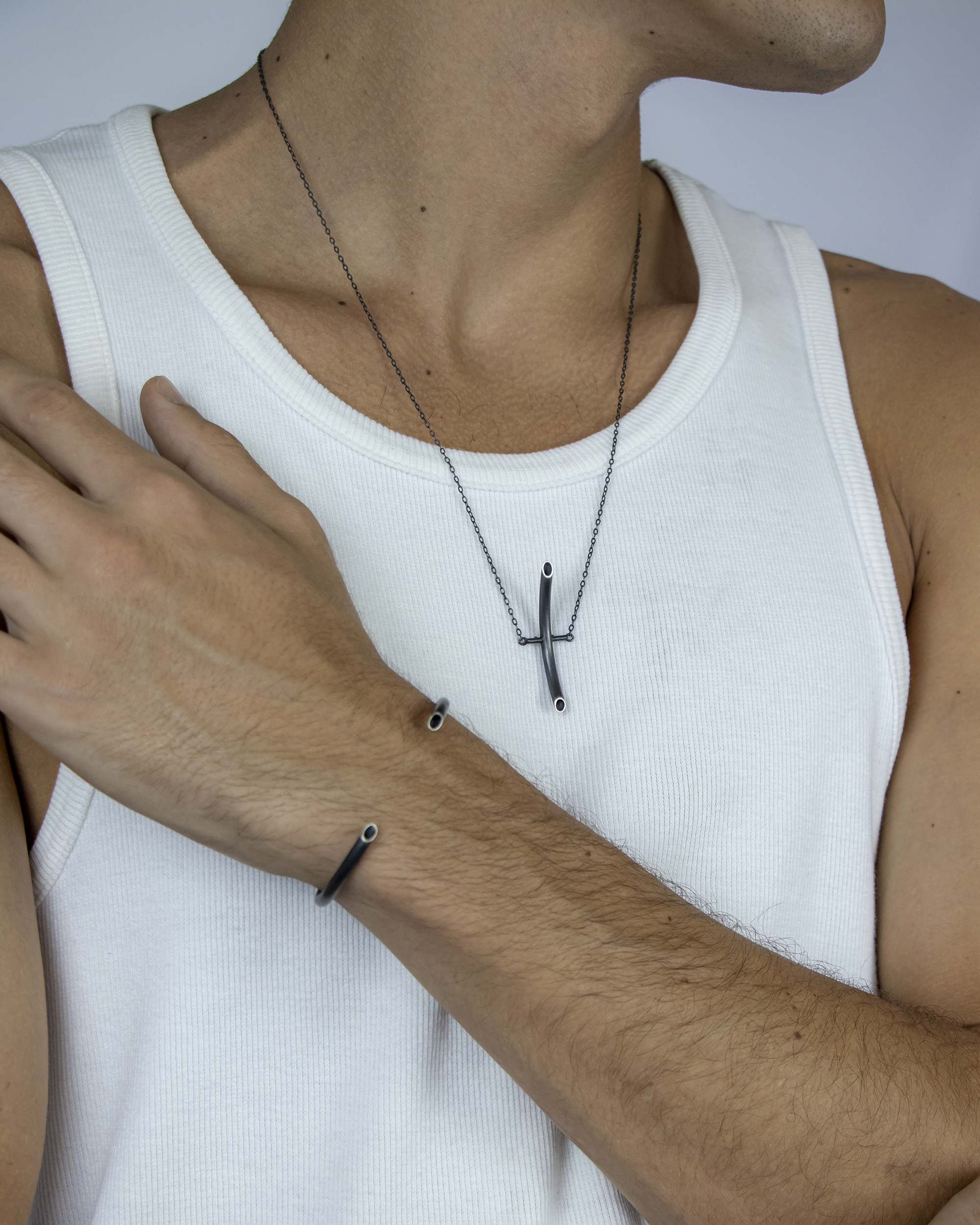 Detalhe do Colar e bracelete OCO